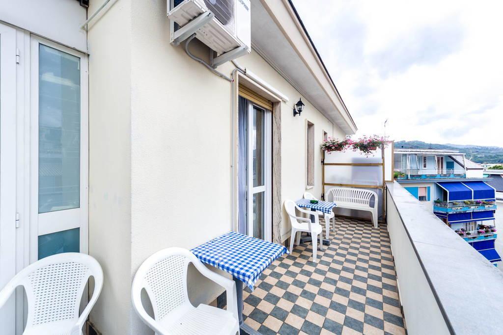 Attic Apartment Rapallo Szoba fotó