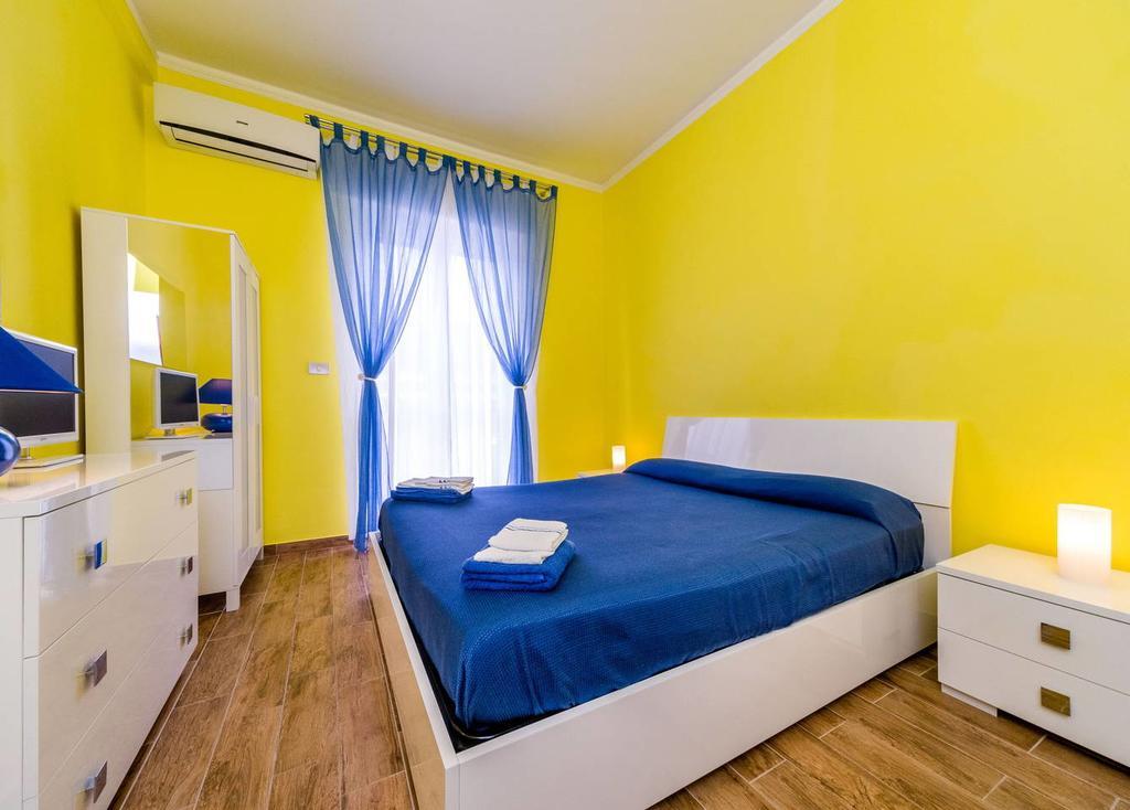 Attic Apartment Rapallo Szoba fotó