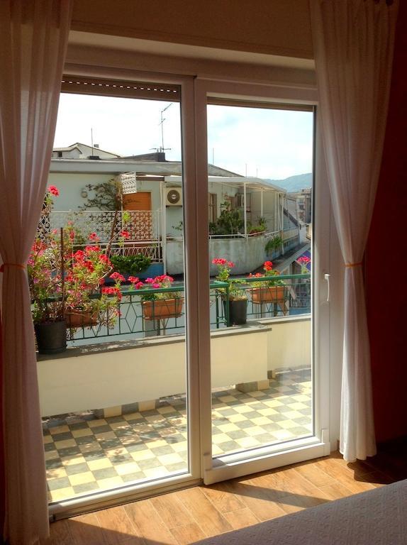 Attic Apartment Rapallo Szoba fotó